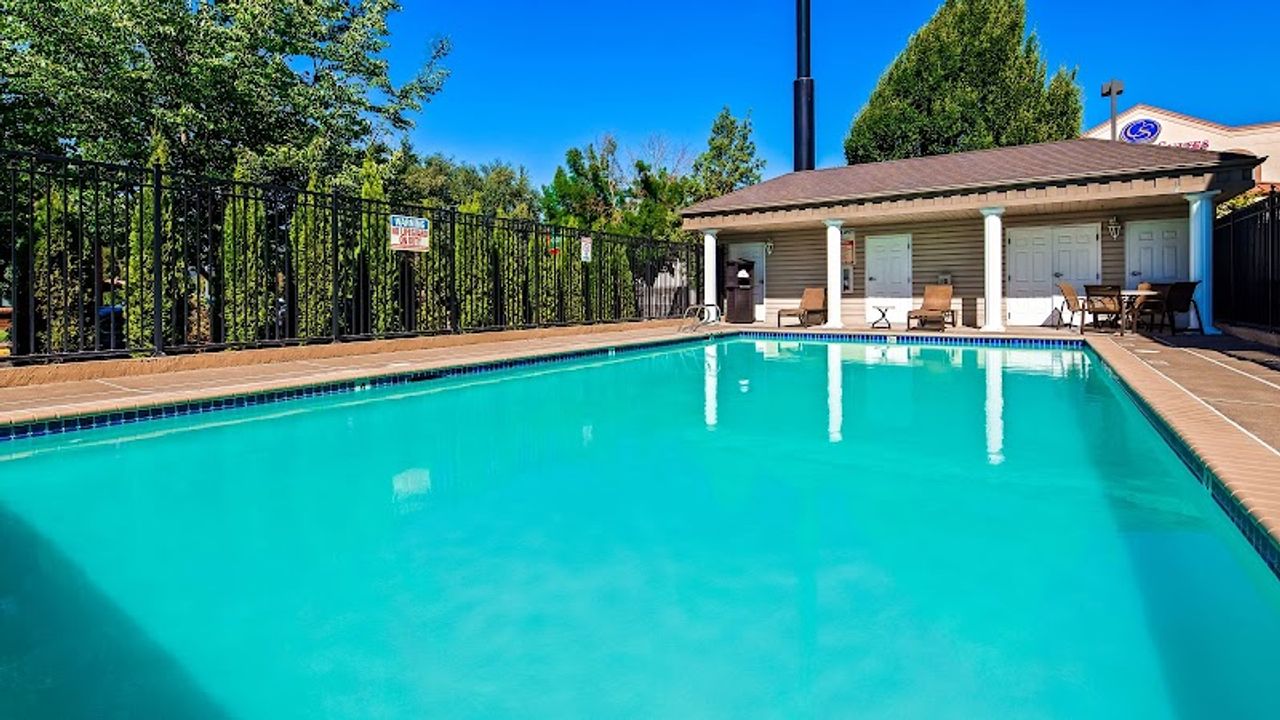 Photo of Best Western Grand Manor Inn - Outdoor Pool