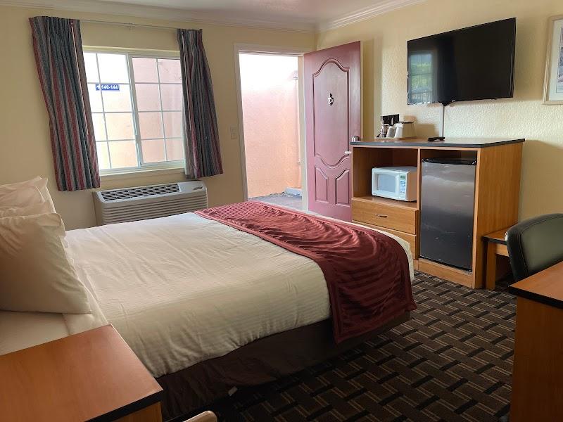 Photo of Riverside Inn & Suites