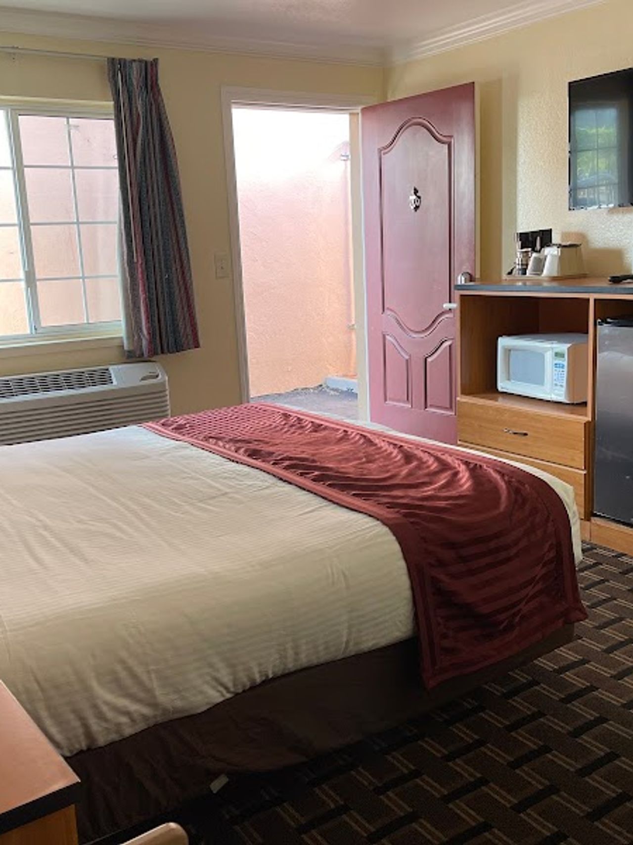 Photo of Riverside Inn & Suites
