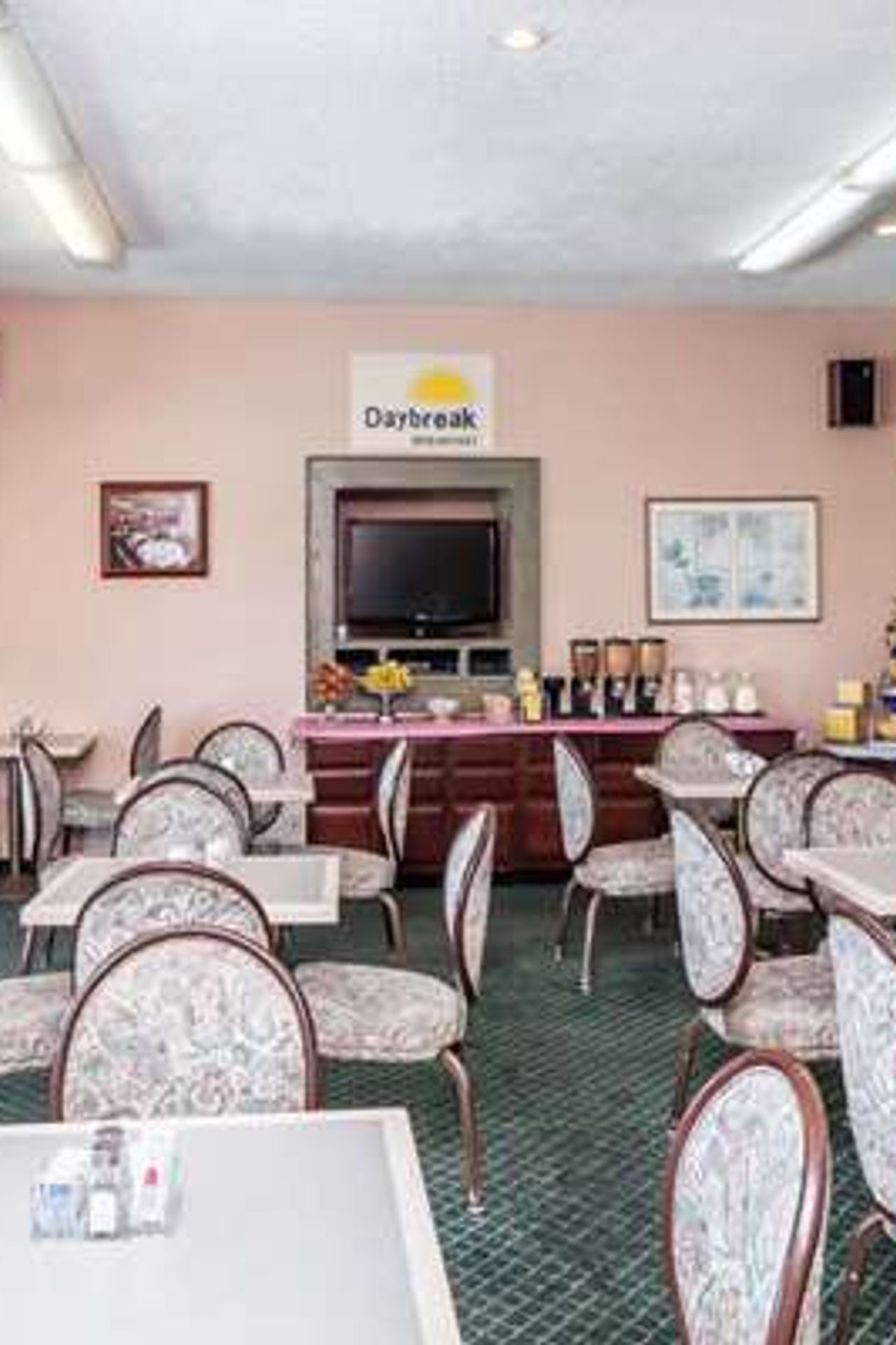 Photo of Days Inn & Suites by Wyndham Sunnyvale
