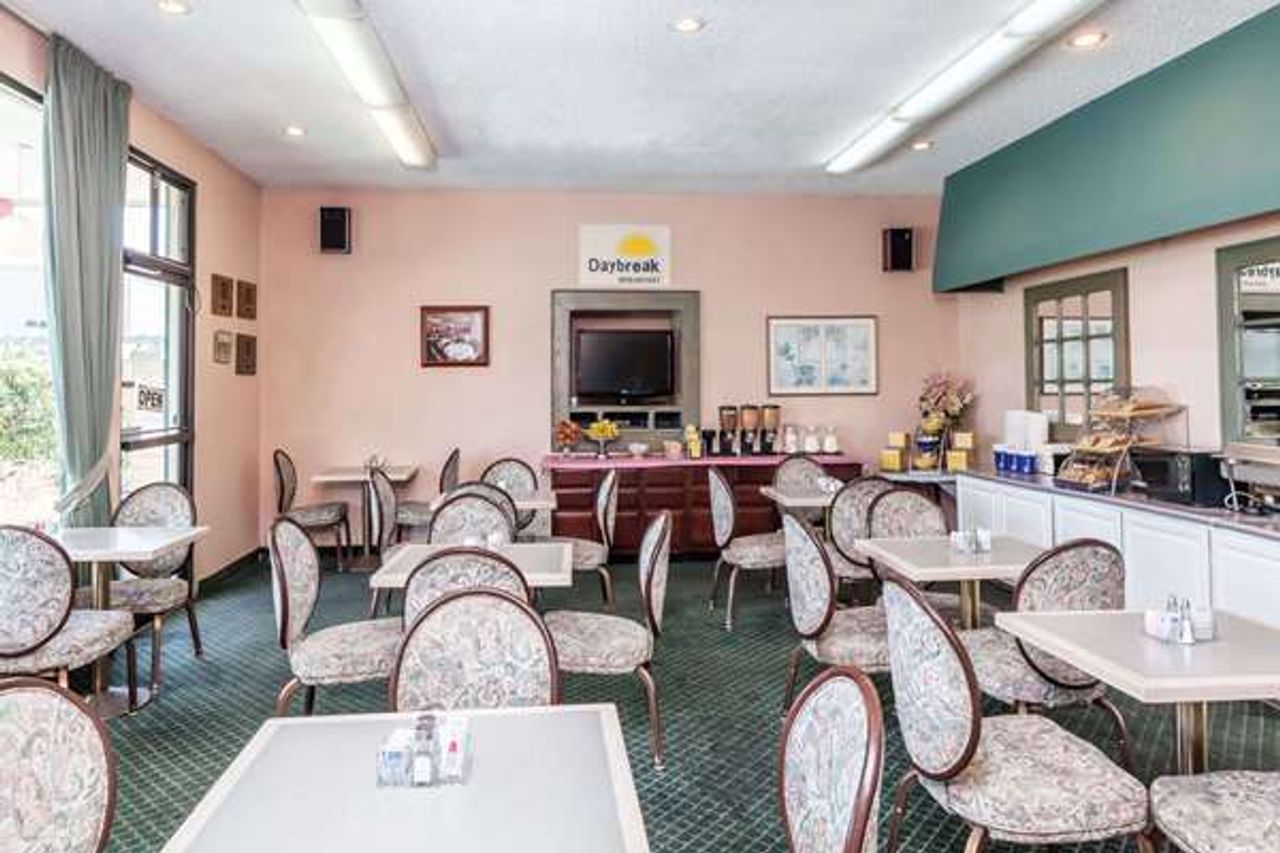 Photo of Days Inn & Suites by Wyndham Sunnyvale