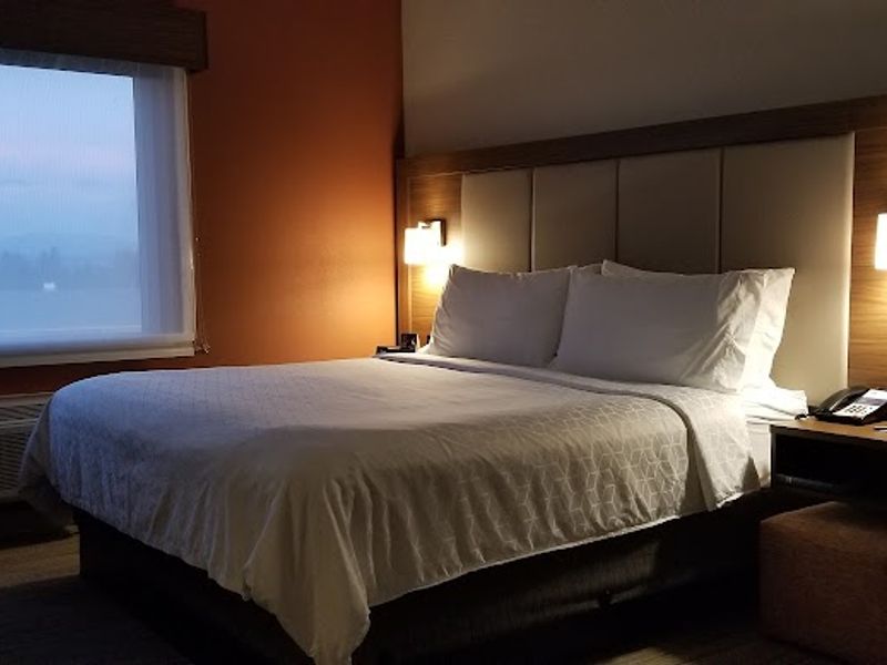 Photo of Holiday Inn Express & Suites Seattle-Sea-Tac Airport, an IHG Hotel