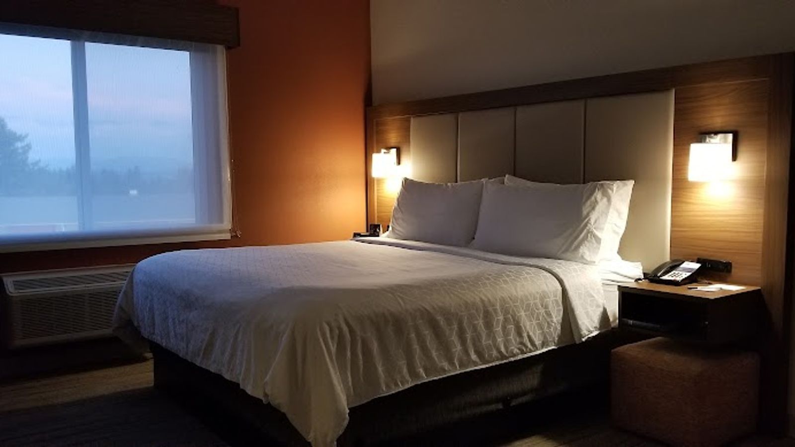 Photo of Holiday Inn Express & Suites Seattle-Sea-Tac Airport, an IHG Hotel