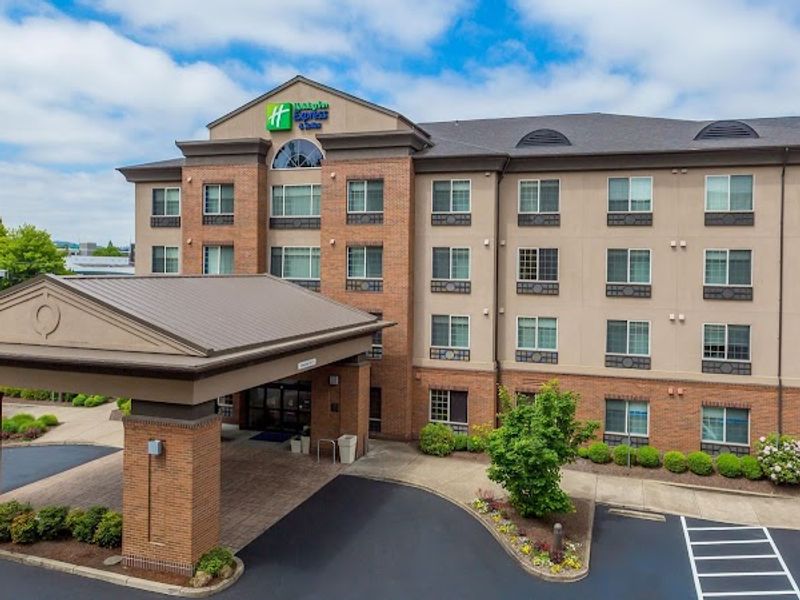 Holiday Inn Express & Suites Eugene Downtown - University, an IHG Hotel