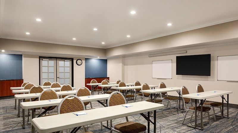 Photo of Holiday Inn Express & Suites Bakersfield Central, an IHG Hotel