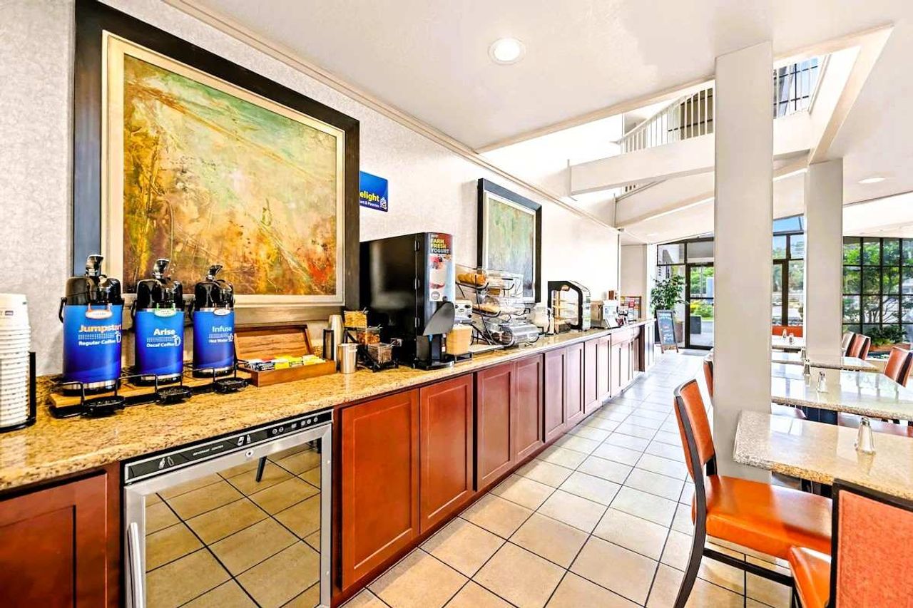 Photo of Best Western De Anza Inn - Breakfast Area