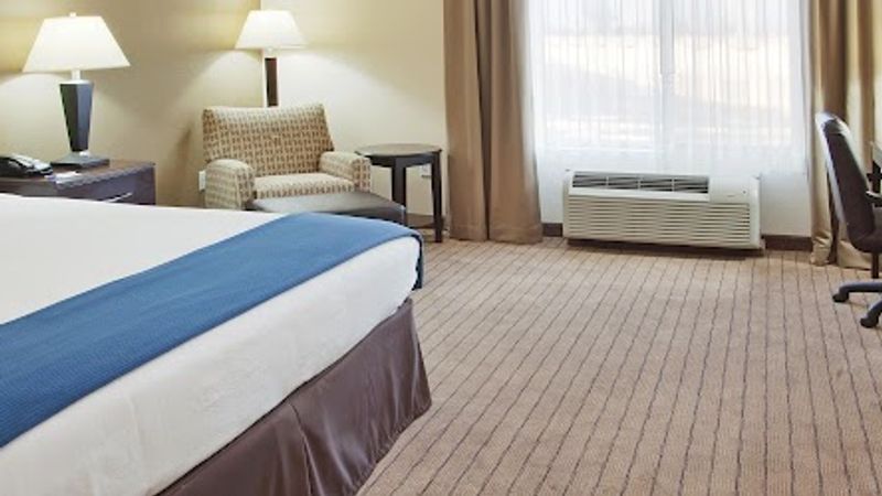 Photo of Holiday Inn Express & Suites Merced - Yosemite Natl Park Area by IHG