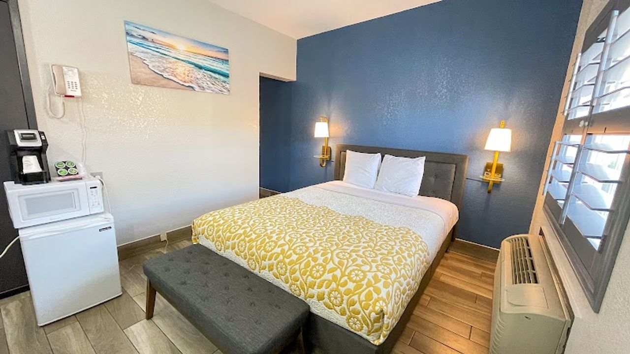 Photo of The Fremont Inn - Standard Queen Room, 1 Queen Bed