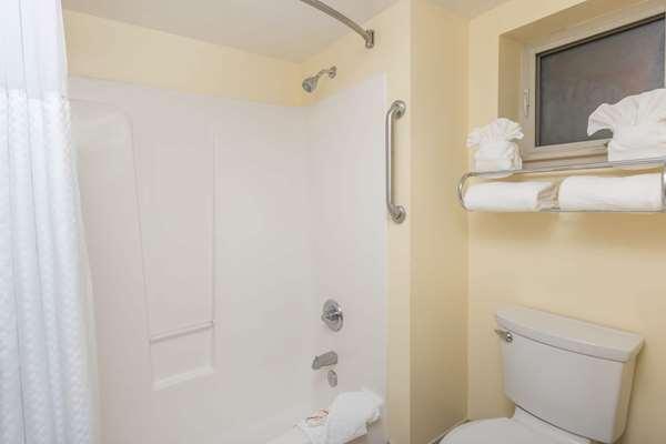 Photo of Monarch Valley Inn Marina at Monterey Bay - Bathroom