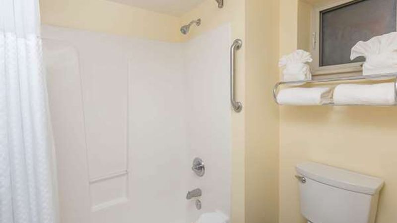 Photo of Monarch Valley Inn Marina at Monterey Bay - Bathroom