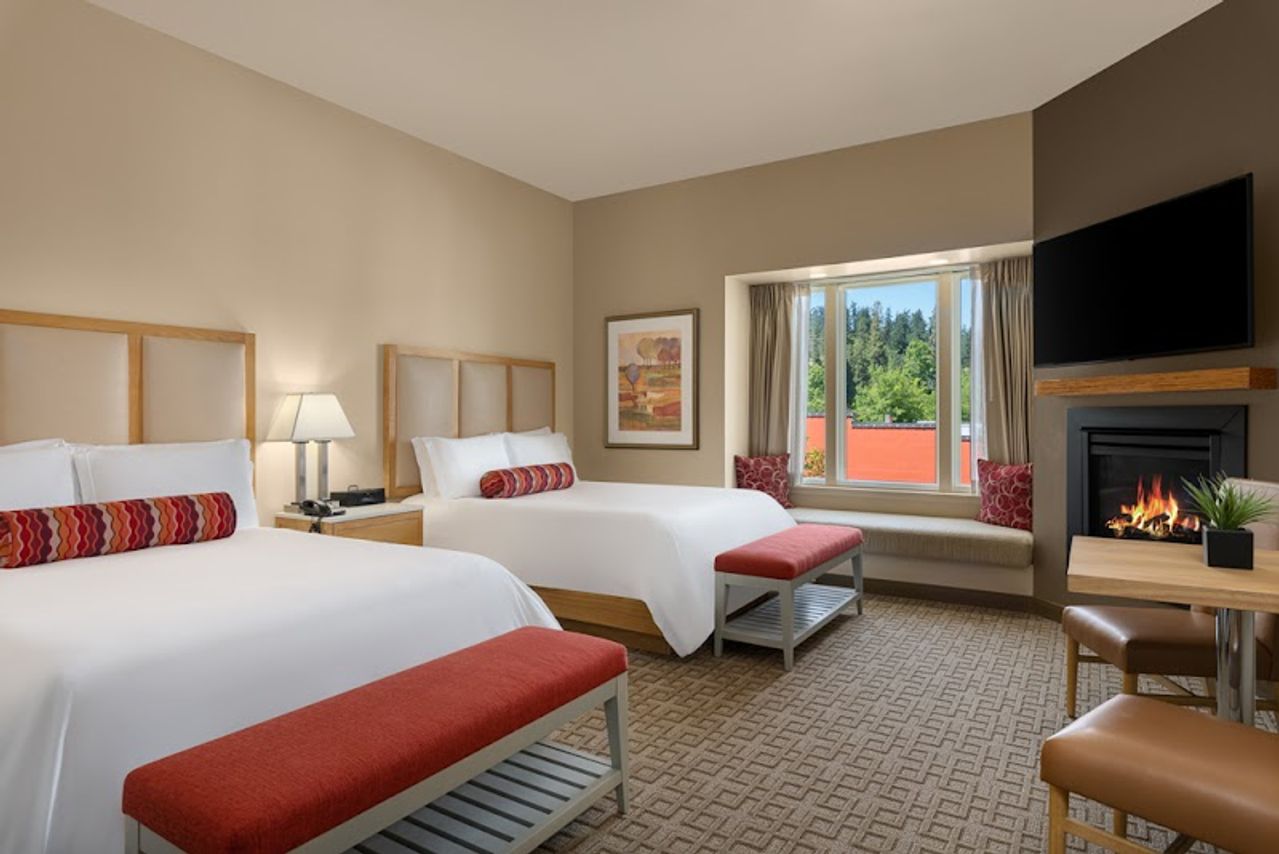 Photo of Inn at the 5th Eugene - Room, 2 Queen beds, Fireplace