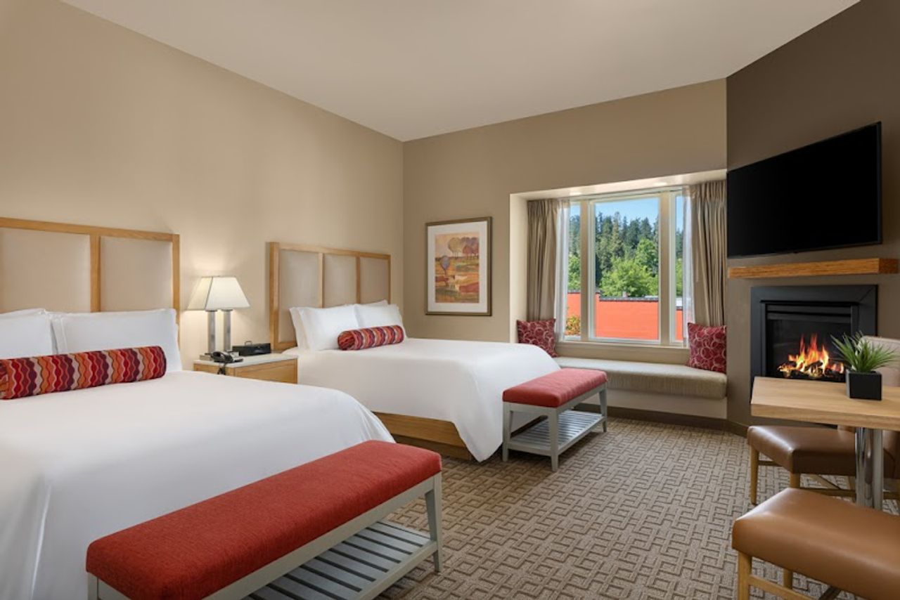 Photo of Inn at the 5th Eugene - Room, 2 Queen beds, Fireplace