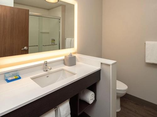 Photo of Holiday Inn Express & Suites Camas- Vancouver, an IHG Hotel
