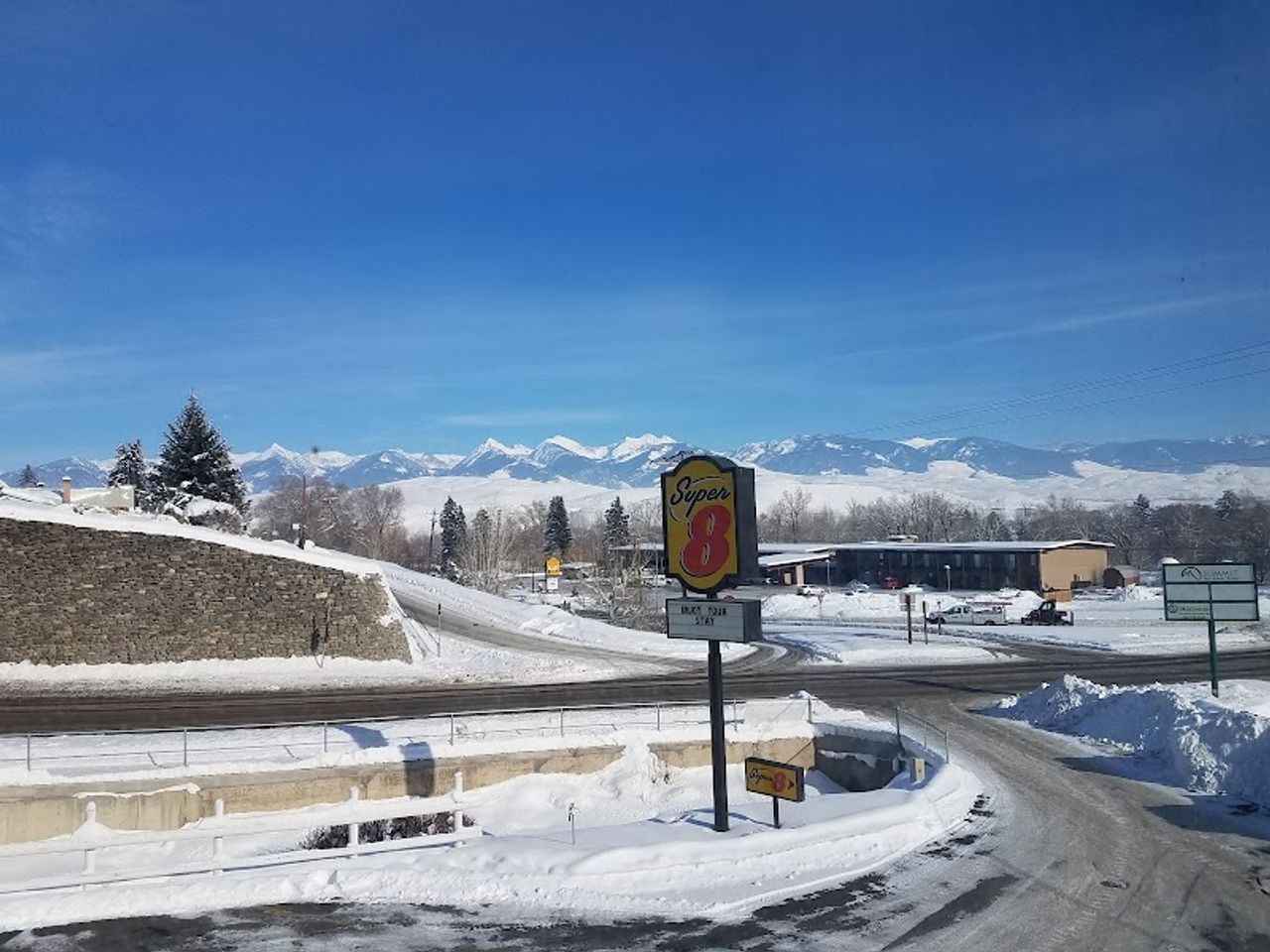 Photo of Super 8 by Wyndham Salmon