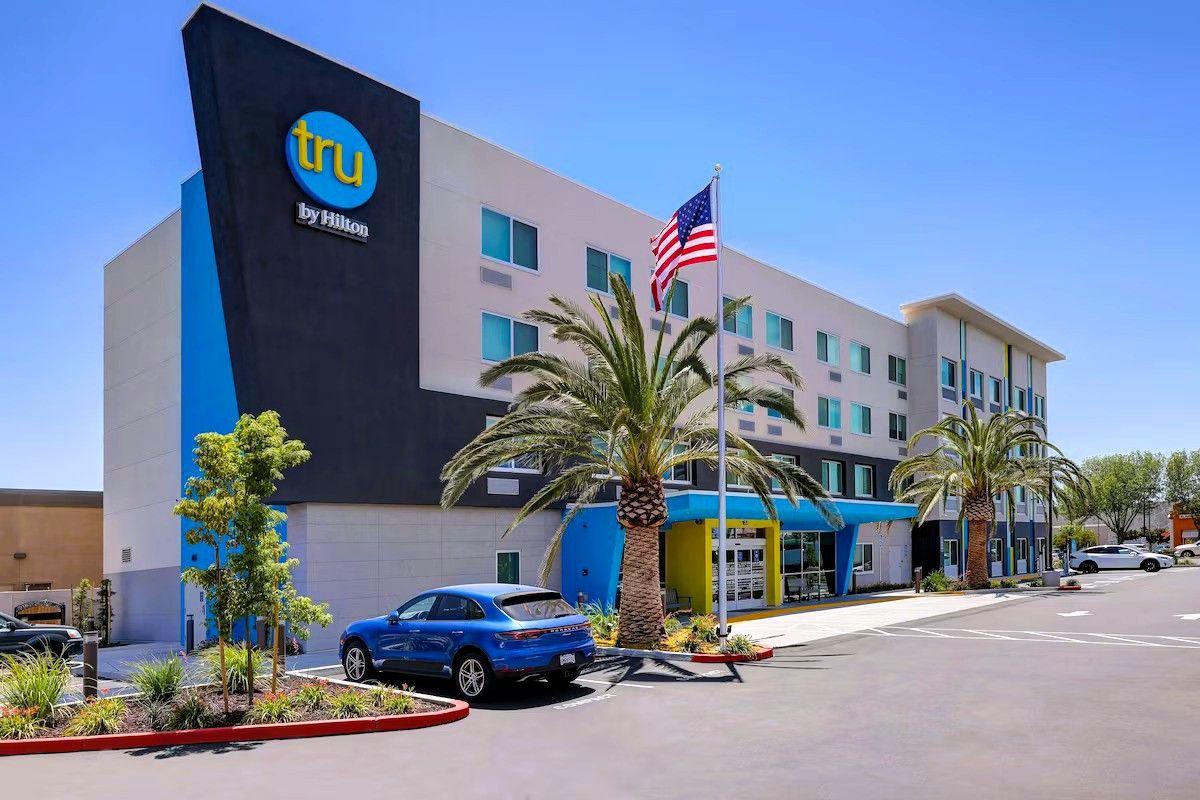 Tru by Hilton Lathrop
