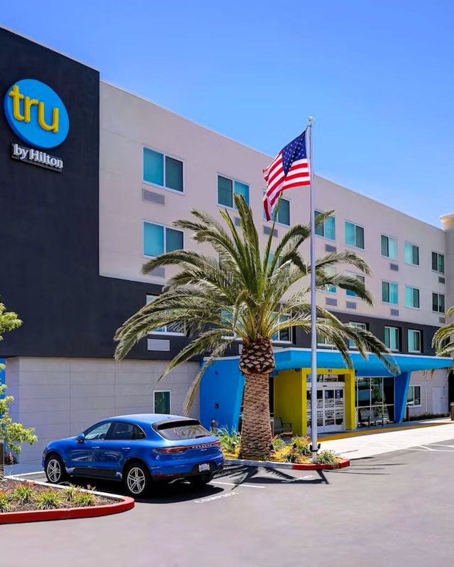 Tru by Hilton Lathrop