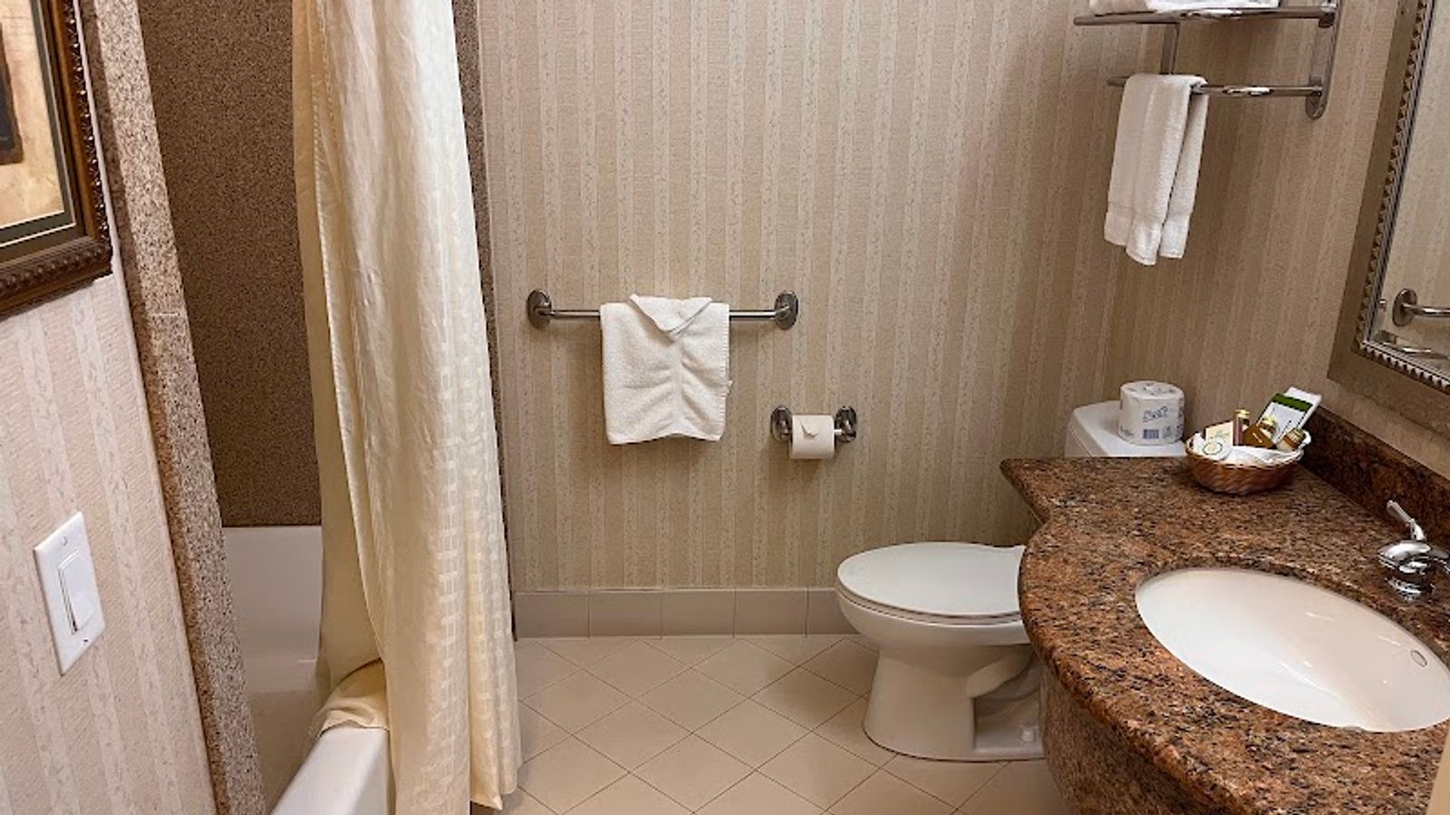 Photo of Bay Landing Hotel