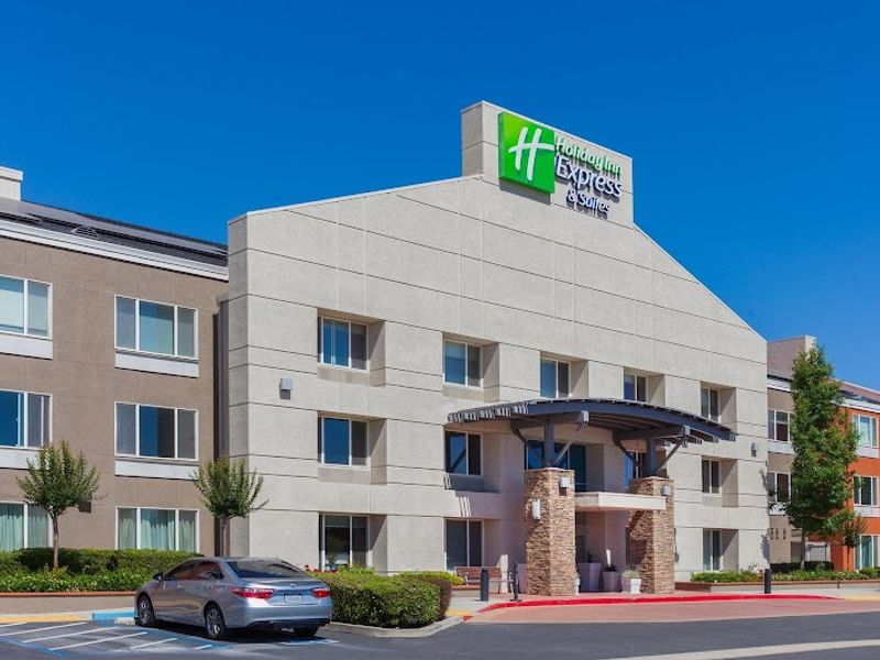 Photo of Holiday Inn Express & Suites Elk Grove West I-5 by IHG