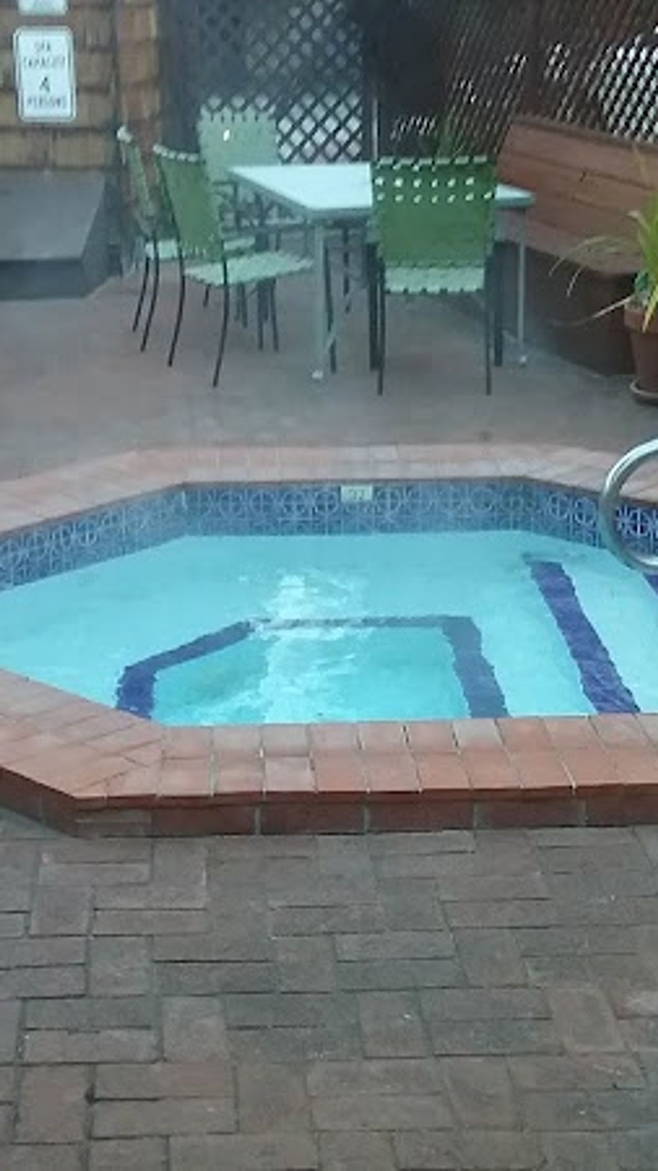 Photo of Pacific Gardens Inn - Outdoor hot tub