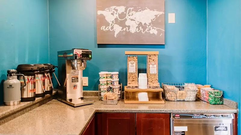 Photo of Maverick Hotel Eugene Near University, Ascend Hotel Collection - Continental breakfast
