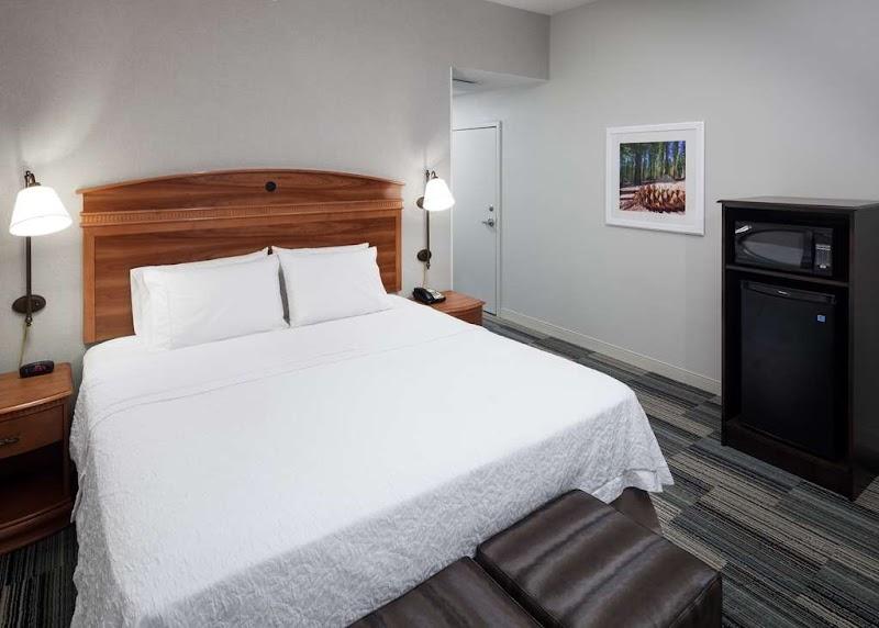 Photo of Hampton Inn & Suites Tulare