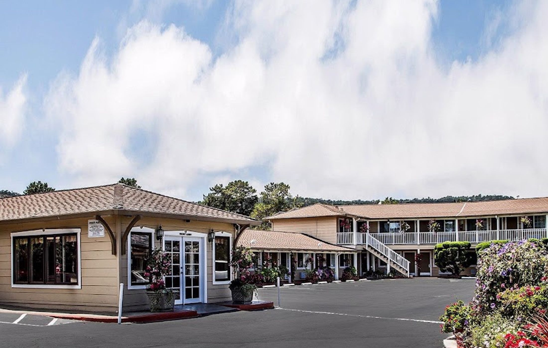 The Inn at 1252 Monterey