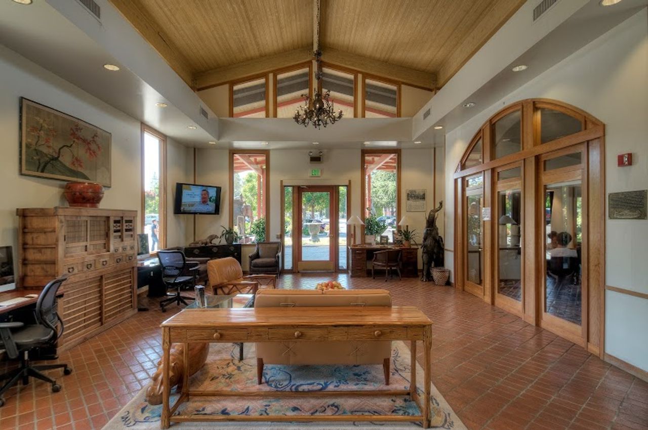 Photo of Dinah's Garden Hotel