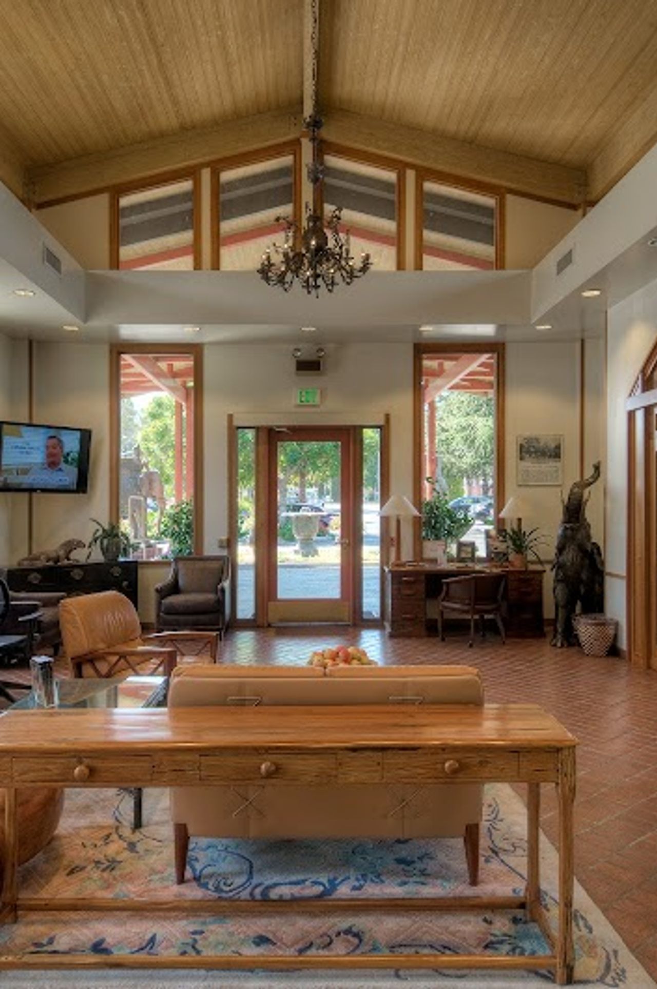 Photo of Dinah's Garden Hotel