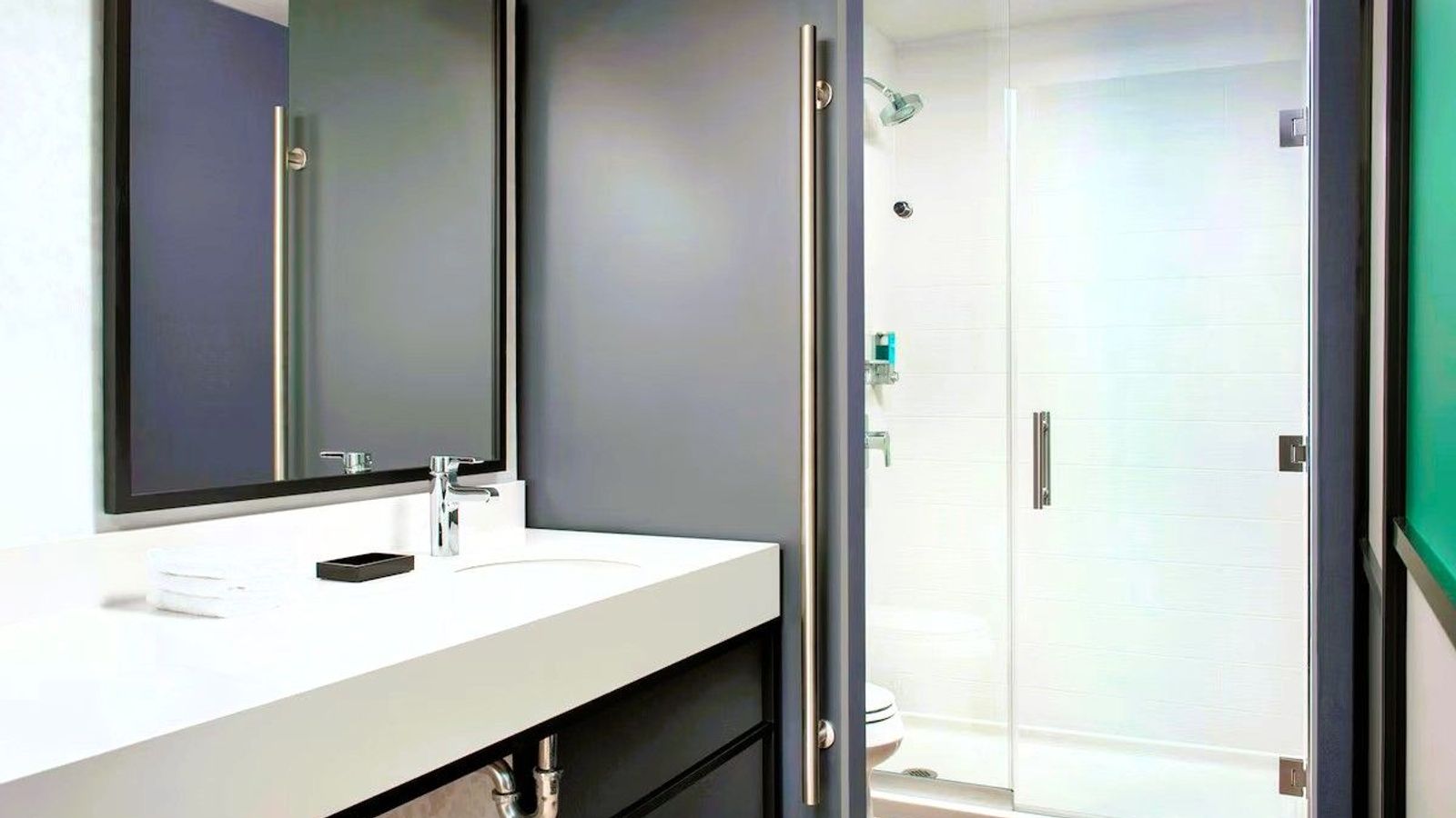 Aloft Sacramento Airport Natomas - Room, 2 Queen Beds, Bathroom