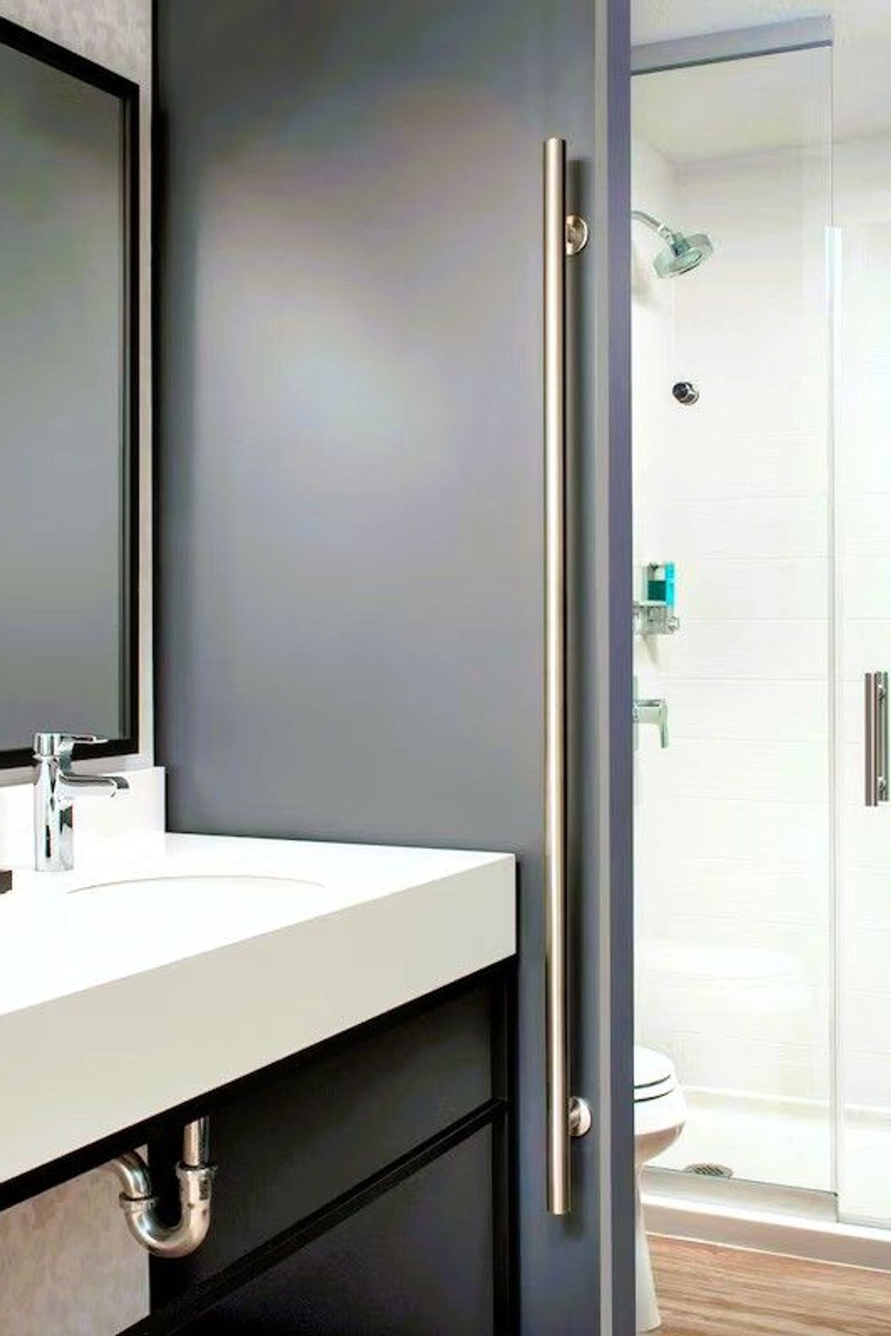 Aloft Sacramento Airport Natomas - Room, 2 Queen Beds, Bathroom
