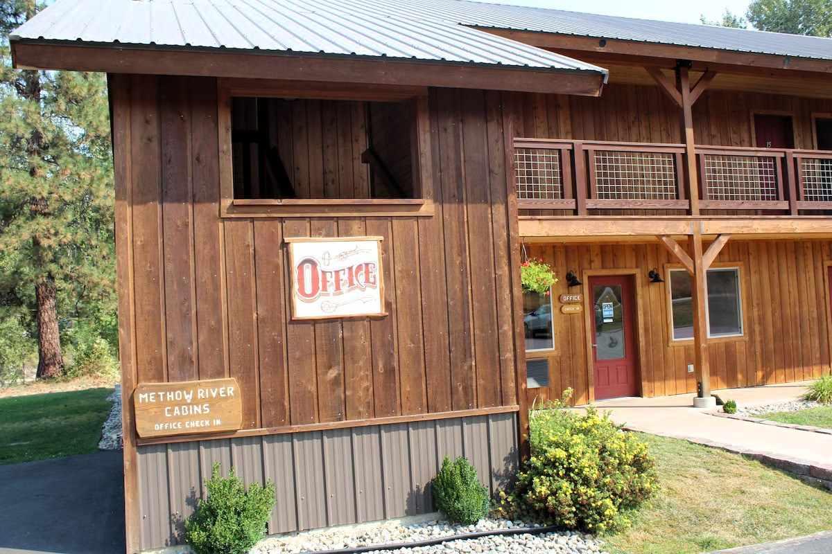 Methow River Lodge and Cabins - Entrance