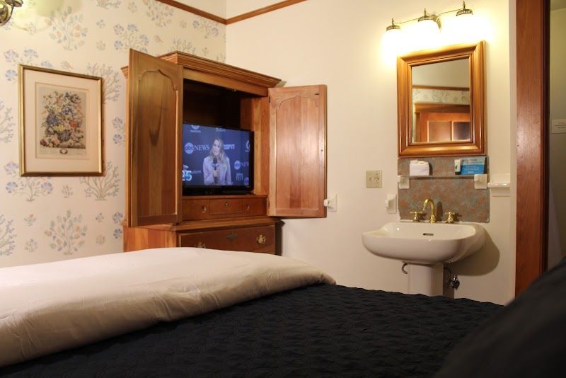 Photo of Pacific Grove Inn - Room
