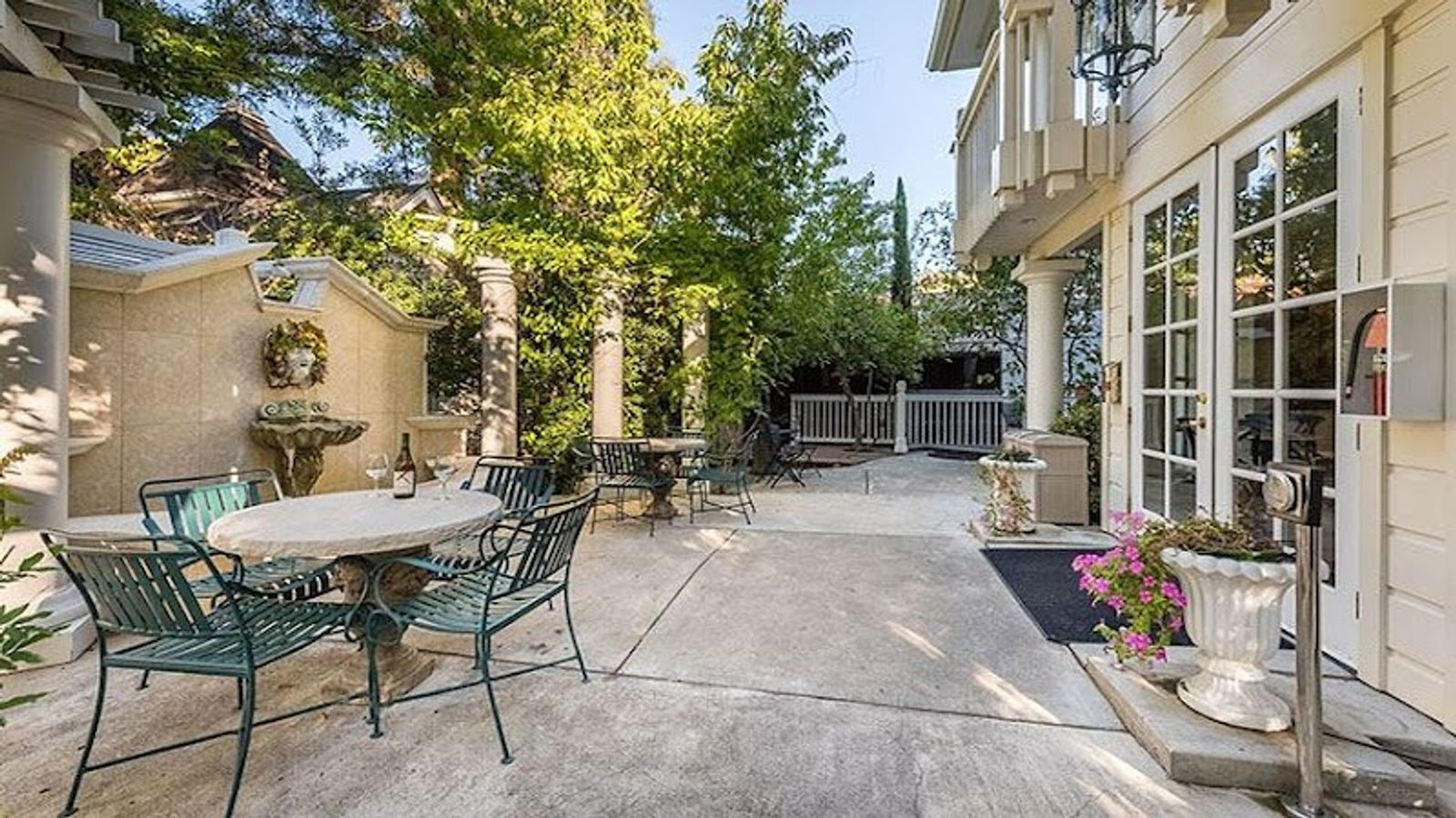 Photo of THE BERGSON