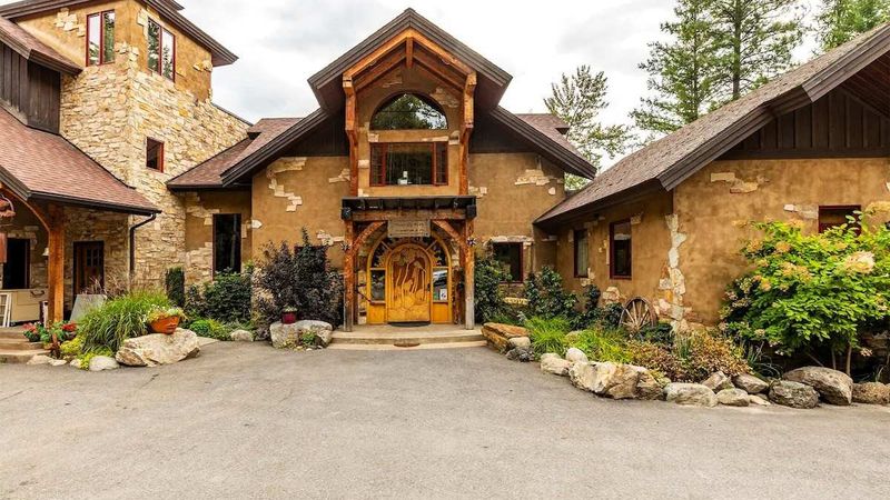 Talus Rock Retreat - Front