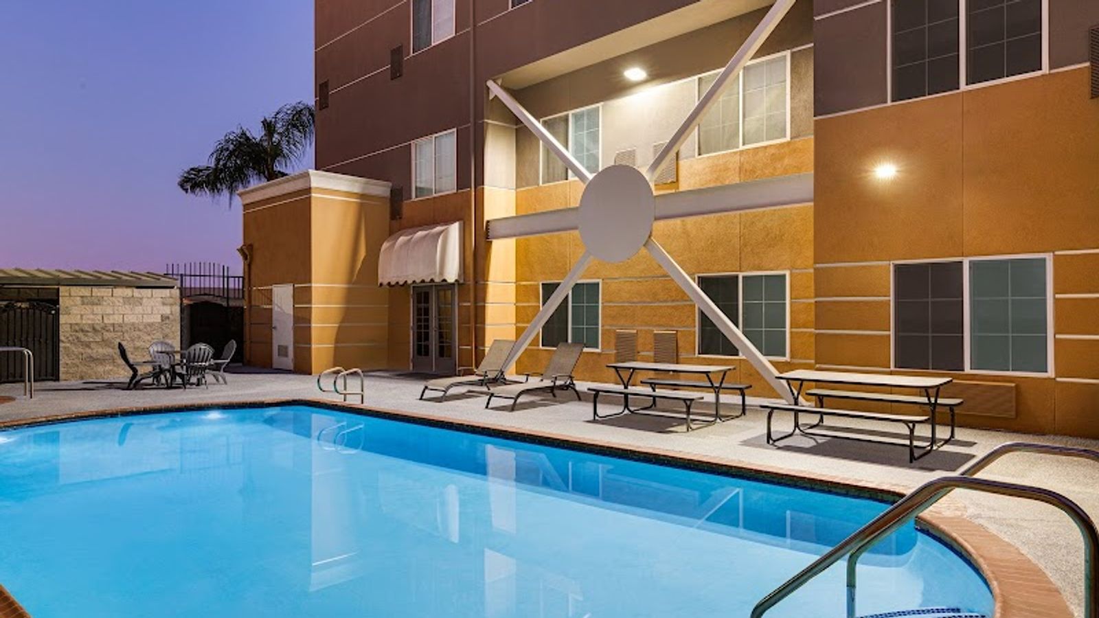 Photo of Holiday Inn Express & Suites Bakersfield Central, an IHG Hotel