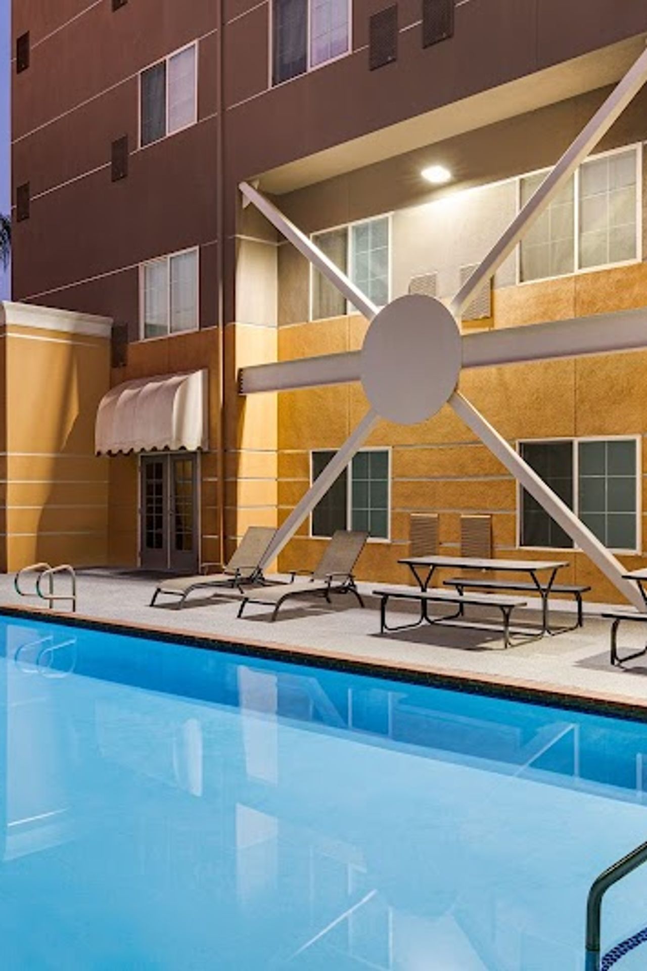 Photo of Holiday Inn Express & Suites Bakersfield Central, an IHG Hotel