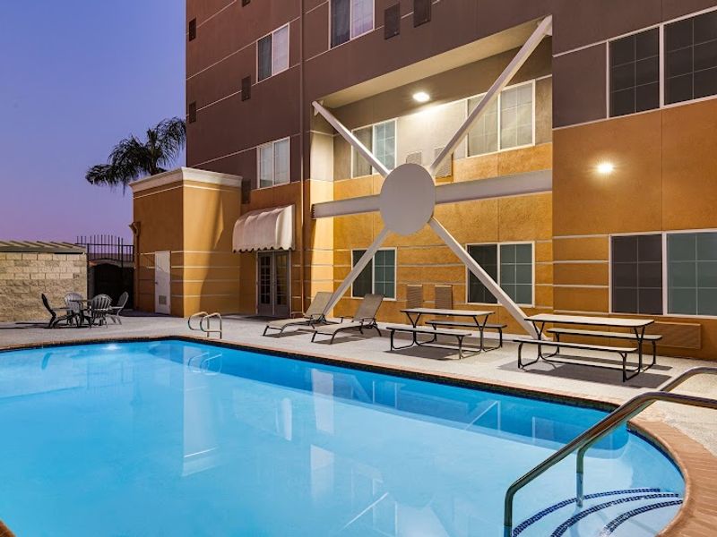 Photo of Holiday Inn Express & Suites Bakersfield Central, an IHG Hotel