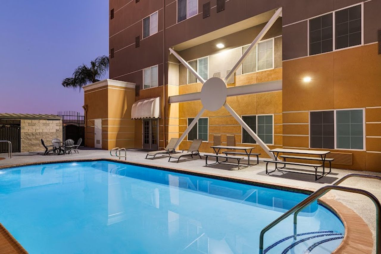 Photo of Holiday Inn Express & Suites Bakersfield Central, an IHG Hotel