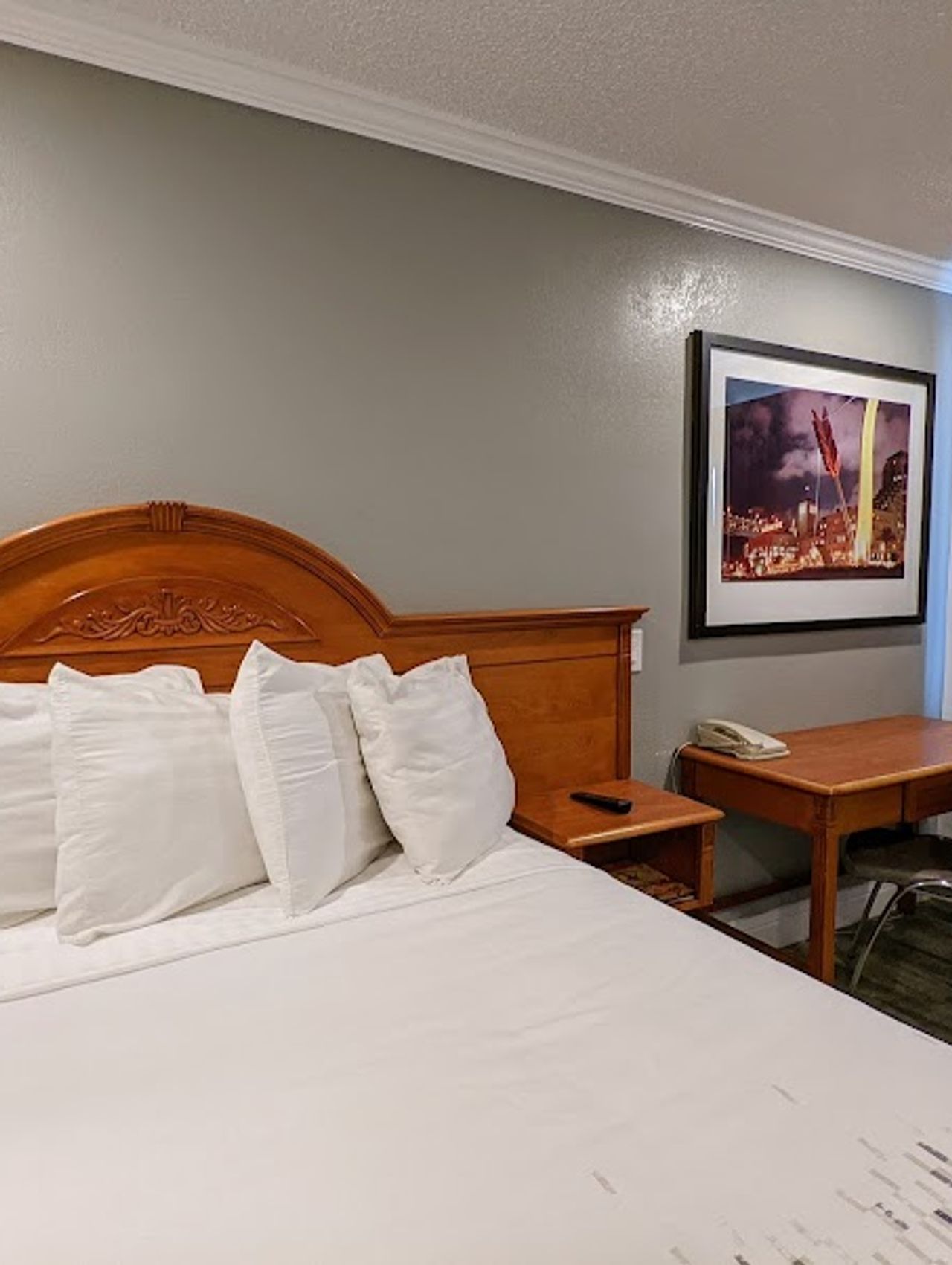 Photo of Deluxe Inn