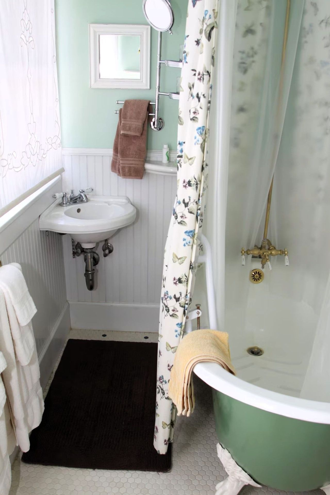 Bear Flag Inn - Sherwood Room Bathroom