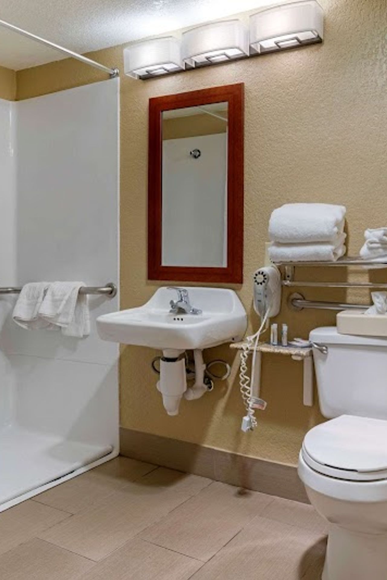 Photo of Comfort Inn Lathrop Stockton Airport