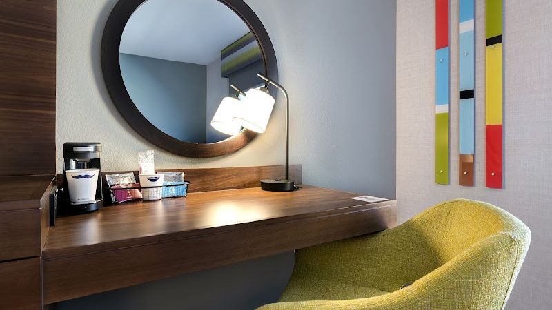 Photo of Hampton Inn & Suites Marina - Room, Work desk