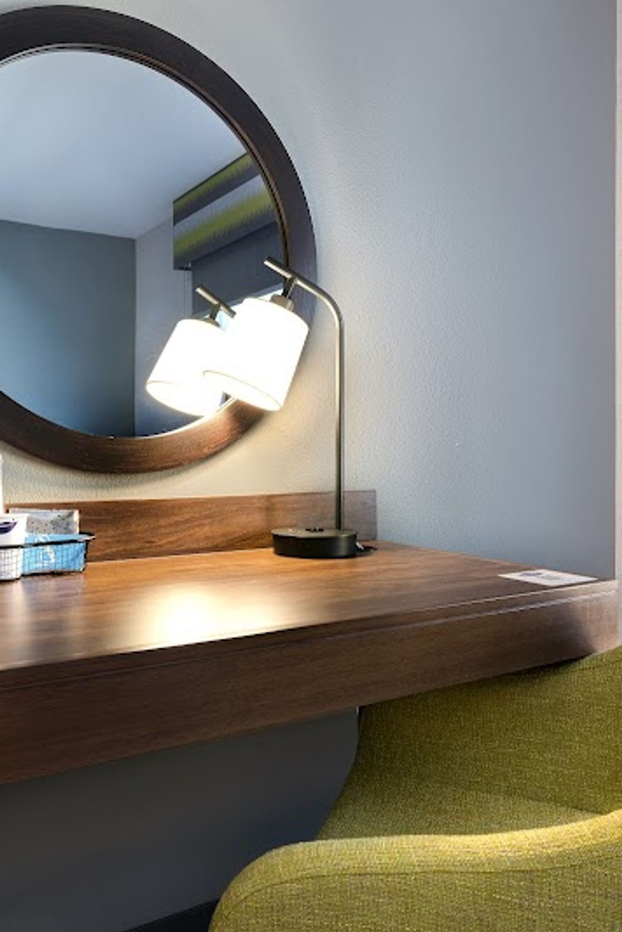 Photo of Hampton Inn & Suites Marina - Room, Work desk