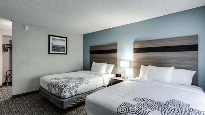 Photo of Days Inn & Suites by Wyndham Spokane