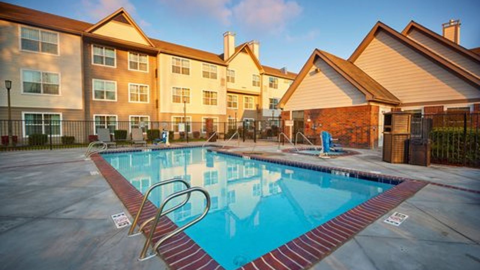 Photo of Residence Inn by Marriott Eugene Springfield - Outdoor Pool and Hot Tub