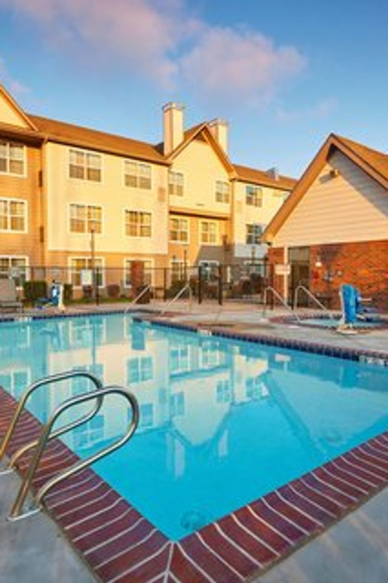 Photo of Residence Inn by Marriott Eugene Springfield - Outdoor Pool and Hot Tub