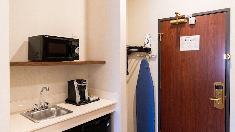 Photo of Holiday Inn Express & Suites Davis - University Area, an IHG Hotel