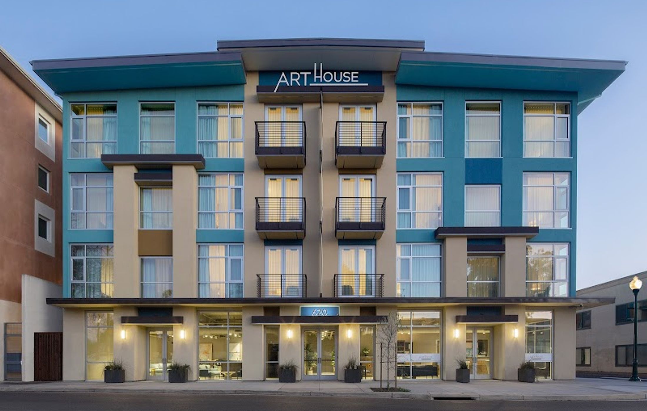Art House Hotel and Suites