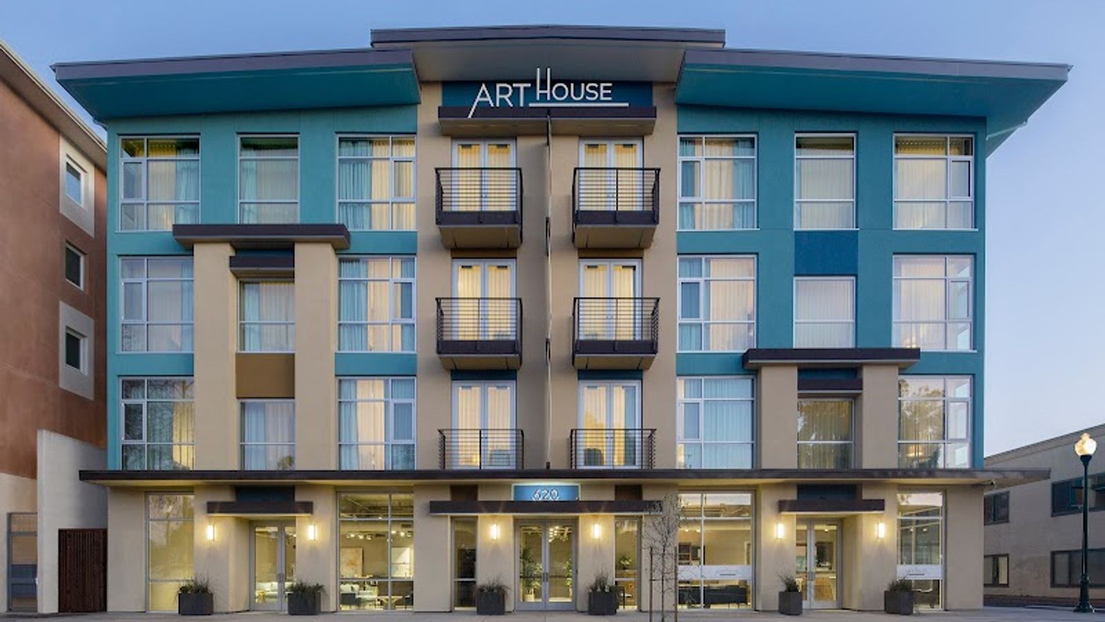 Art House Hotel and Suites