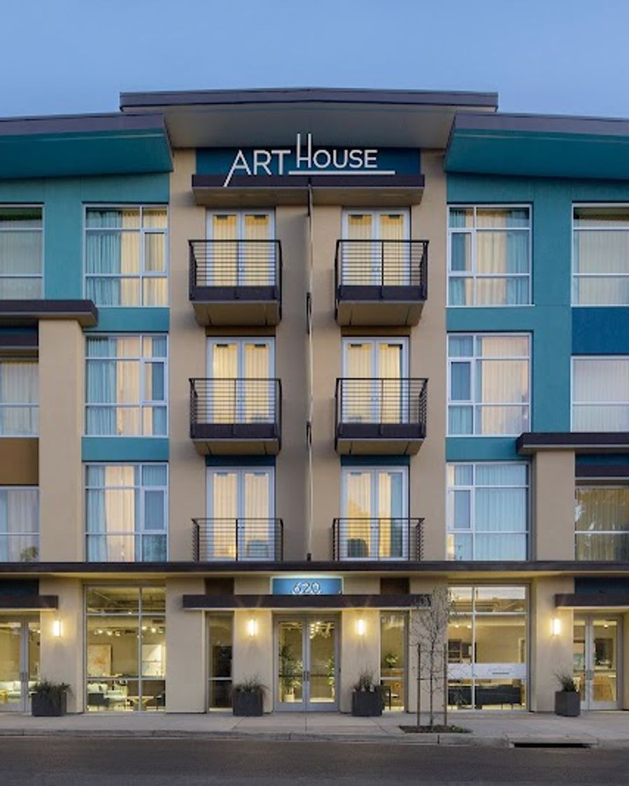 Art House Hotel and Suites